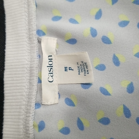 Caslon Scoop neckline sleeveless Pattern Top. Size Mp - Picture 9 of 10